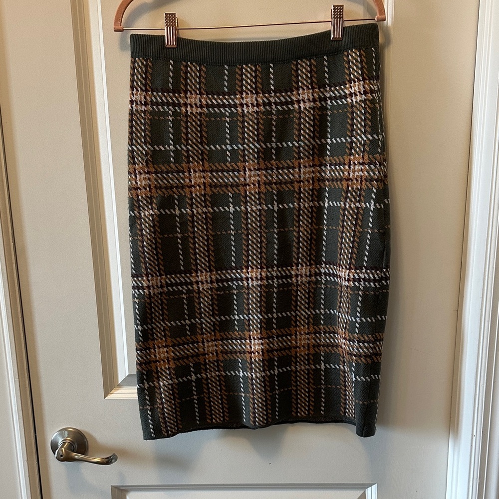 Love + Luxe skirt size Medium